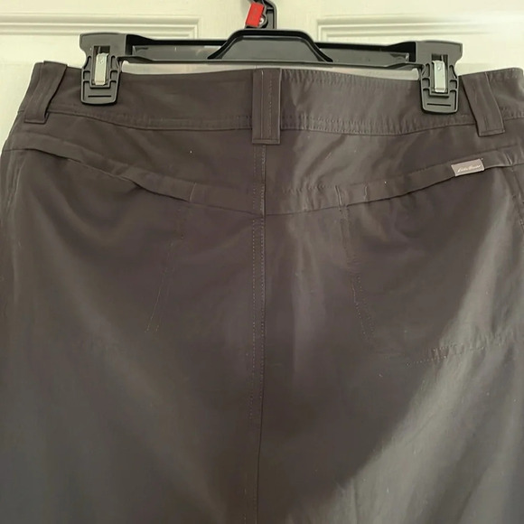Eddie Bauer black skirt sz 12. Front & back pockets. Built in shorts. Belt loops - Picture 5 of 8